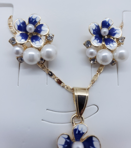 Fading blue flower with pearls and clear crystals (set)