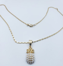 Cargar imagen en el visor de la galería, pearl pineapple with gold top and crystals
