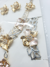 Load image into Gallery viewer, Gold rose design with clear crystals (set)
