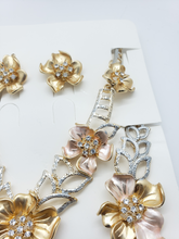 Load image into Gallery viewer, Gold rose design with clear crystals (set)
