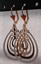 Cargar imagen en el visor de la galería, Tri Color balloon hoop earrings
