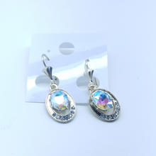 Load image into Gallery viewer, Reflective round crystal earring with clear crystals

