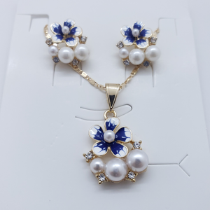 Fading blue flower with pearls and clear crystals (set)
